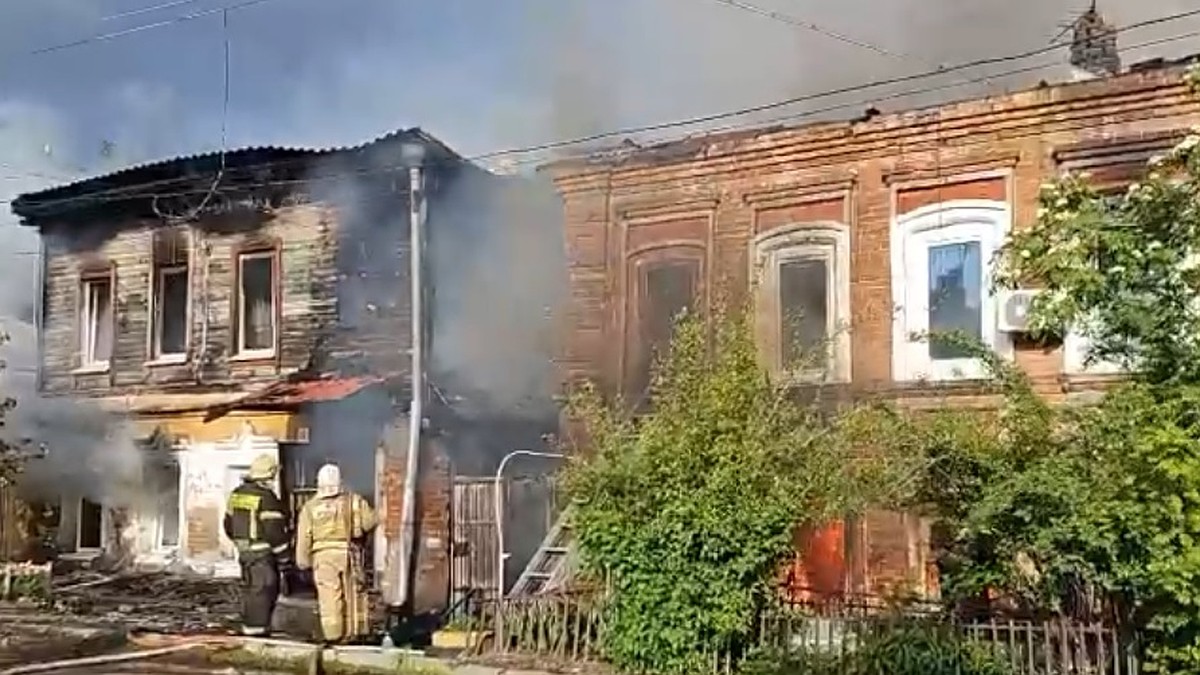 Пожар в старом городе в Самаре в День Победы 9 мая 2024: что горит, фото,  пострадавшие, жертвы, причины - KP.RU