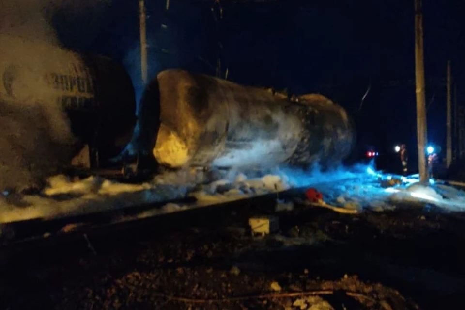 Пожарные боролись с возгоранием четыре часа. Фото: ГУ МЧС по Ростовской области