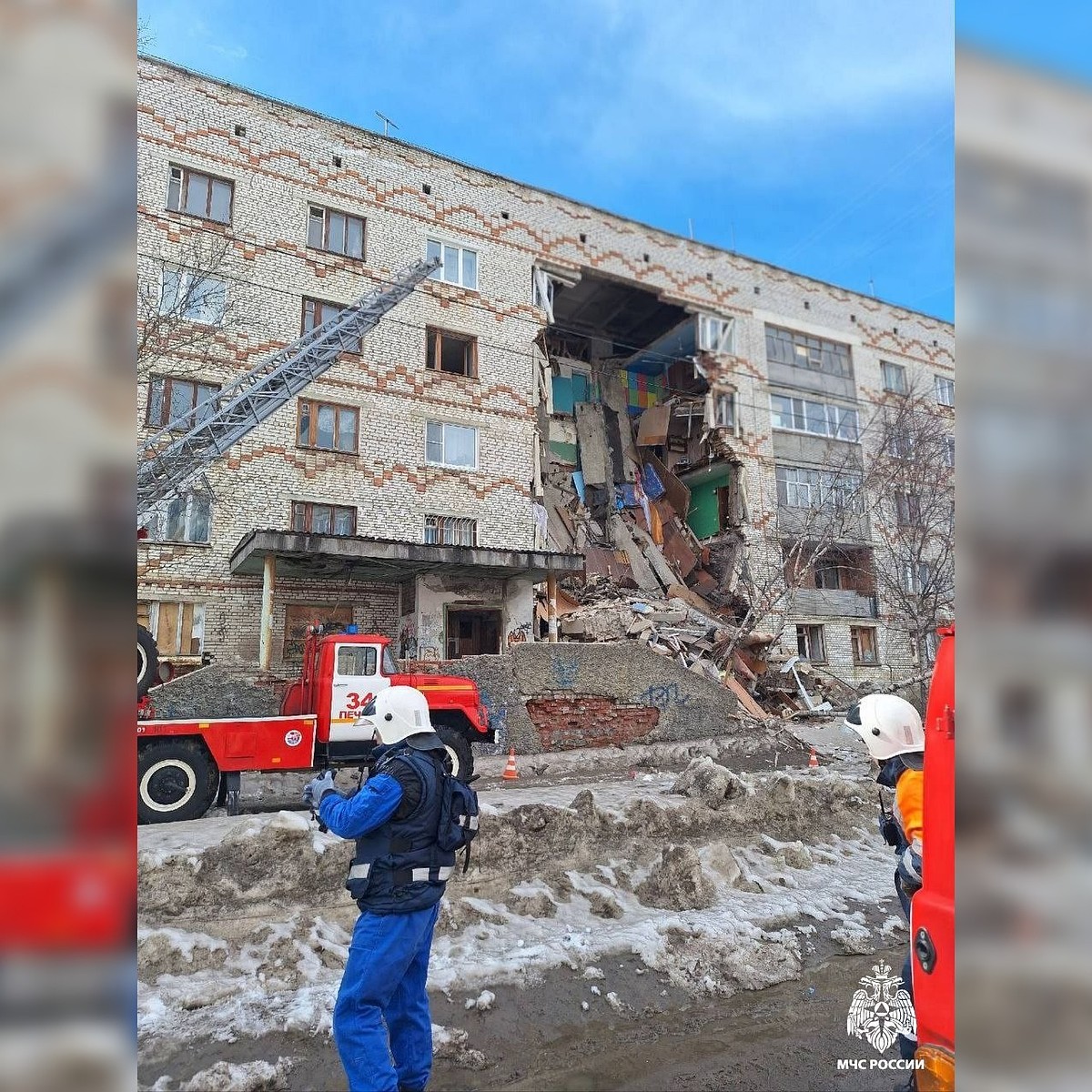 В Печоре рухнула часть старого общежития, на месте работают спецслужбы -  KP.RU