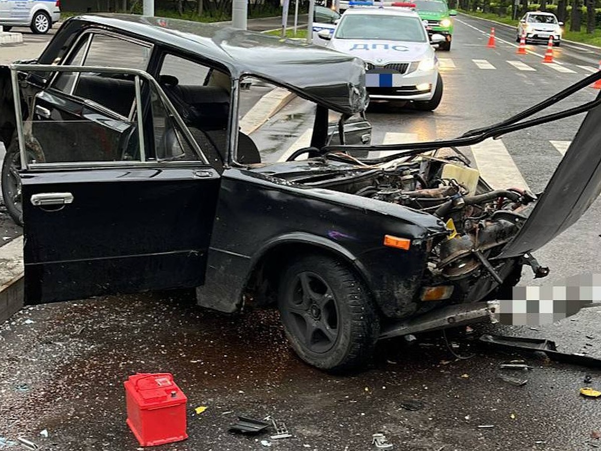 На востоке Москвы 19-летний водитель въехал а перекрестке в грузовик - KP.RU