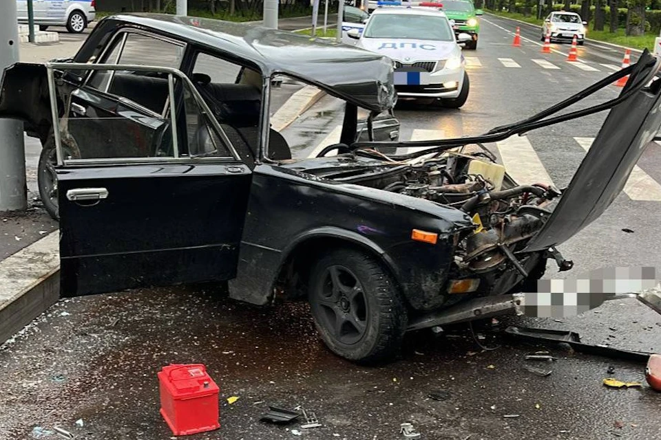 На востоке Москвы 19-летний водитель въехал а перекрестке в грузовик