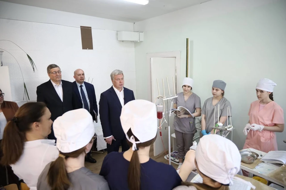 Русских пообещал открыть новый учебный корпус в Ульяновском медколледже. ФОТО: тг-канал Алексея Русских
