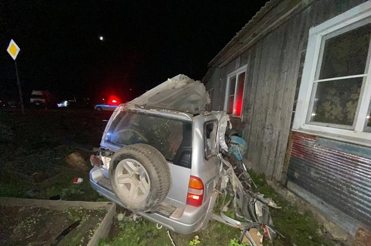 Срезало крышу и оторвало капот: два человека погибли в автокатастрофе в Хабаровском крае