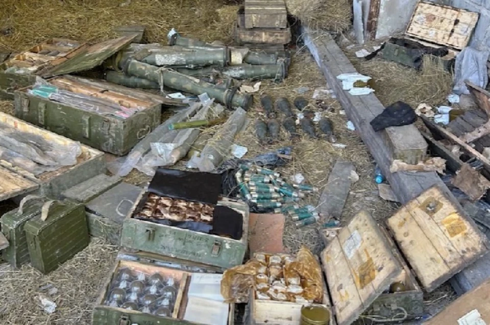 В тайниках хранилась взрывчатка с патронами. Фото: УФСБ России по ДНР