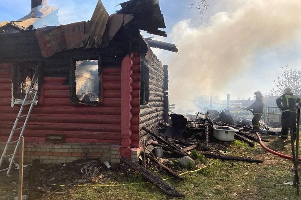 В Ярославской области в пожаре погибли 70-летний мужчина и его 3-летний внук.