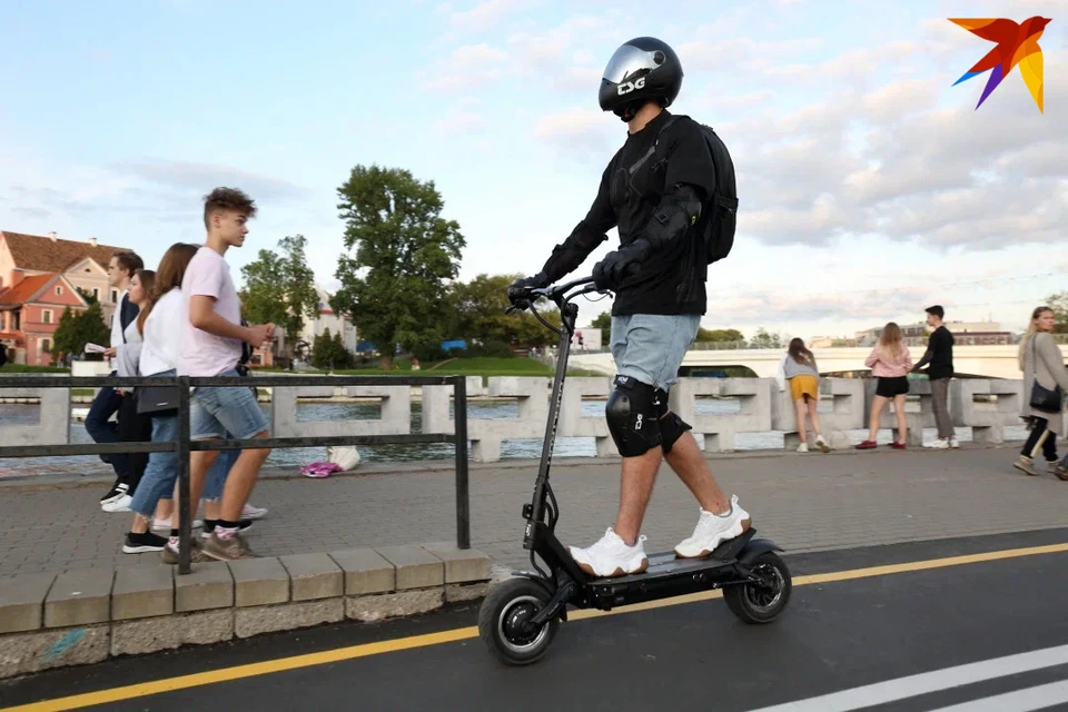 ГАИ Минска усилит контроль за пешеходами на средствах персональной мобильности. Снимок носит иллюстративный характер.