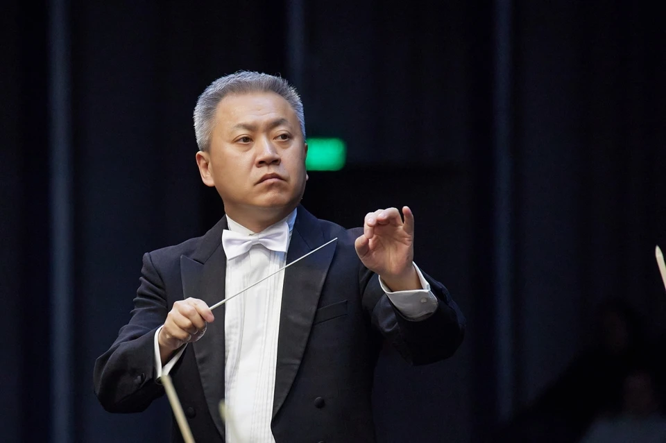 Художественный руководитель и главный дирижер Губернаторского симфонического оркестра - профессор Центральной Пекинской консерватории Тао Линь. Филармония Кузбасса
