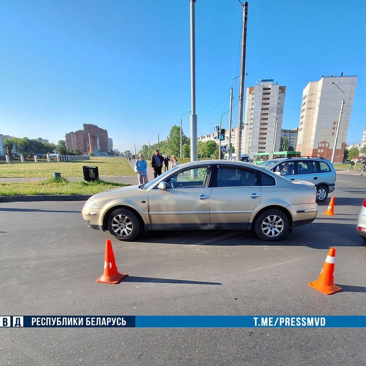 В Бобруйске водитель Volkswagen сбил двух детей пяти и шести лет на  переходе - KP.RU