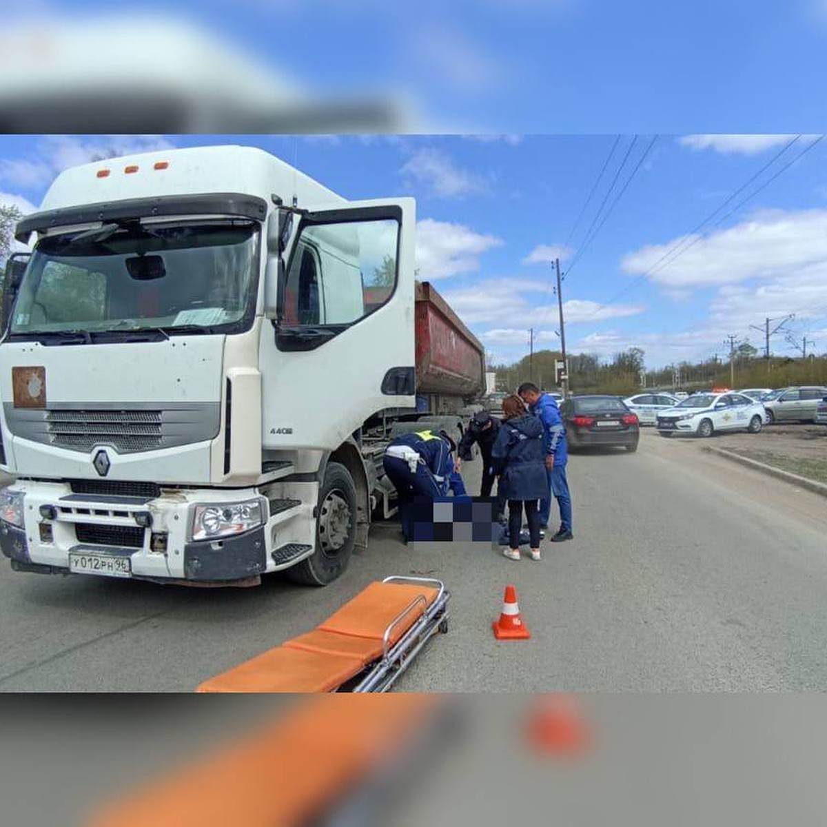 В Красноуфимске скончался пожилой мужчина, сбитый грузовиком с прицепом -  KP.RU