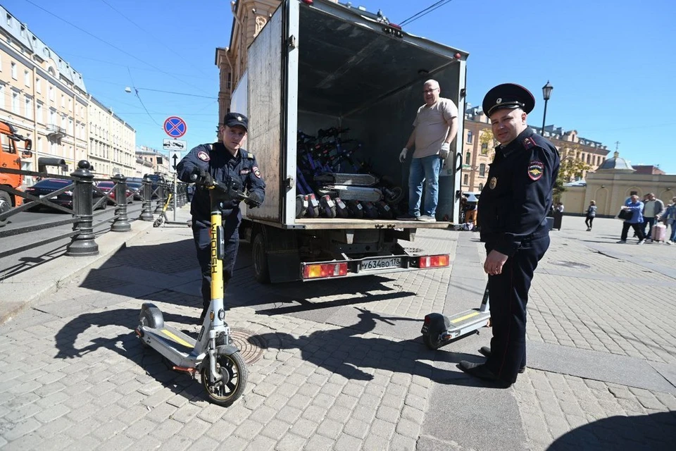 Полиция продолжает изымать электросамокаты с улиц Петербурга.