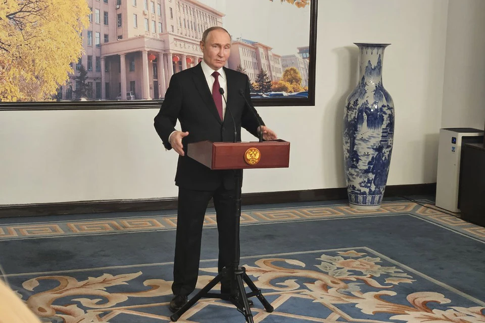 Президент России Владимир Путин назвал проект договоренностей в Стамбуле базой для переговоров по украинскому конфликту.