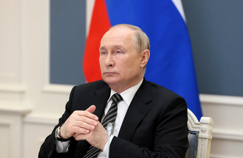 Президент России Владимир Путин следит за ситуацией с вертолётом Раиси