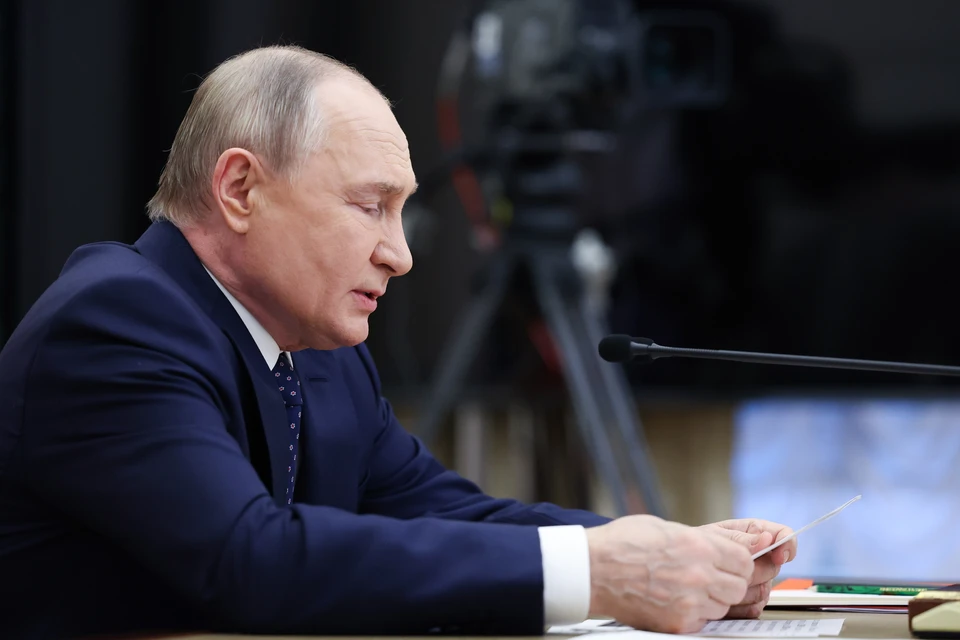 Президент РФ Владимир Путин в Кремле во время совещания по вопросам развития топливно-энергетического комплекса. Фото: Александр Казаков/пресс-служба президента РФ/ТАСС