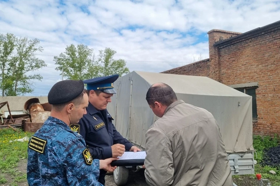 Житель Новосибирской области погасил долг после ареста автоприцепа. Фото: ГУ ФССП по Новосибирской области.