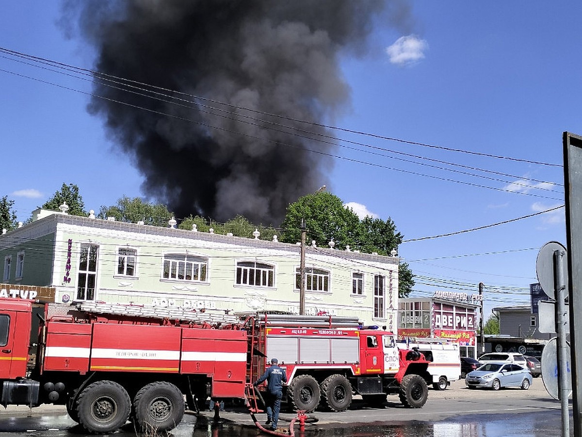 В Твери огнеборцы тушат серьёзный пожар на улице Спартака - KP.RU