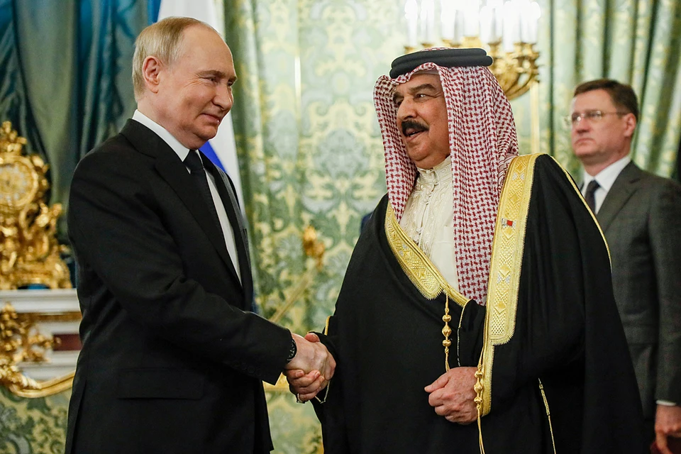 В конце переговоров Владимир Владимирович сделал королю Бахрейна неожиданный подарок