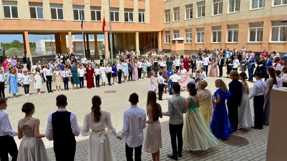 Наградили и самых активных родителей. Фото: t.me/sev_navigator_detstva