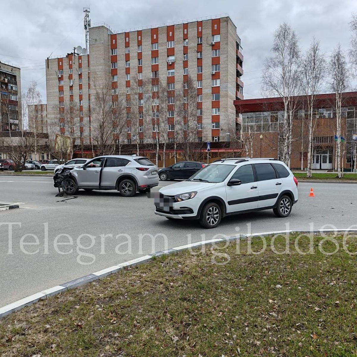 В Сургуте водитель автомобиля «Mazda» устроил ДТП с двумя пострадавшими -  KP.RU