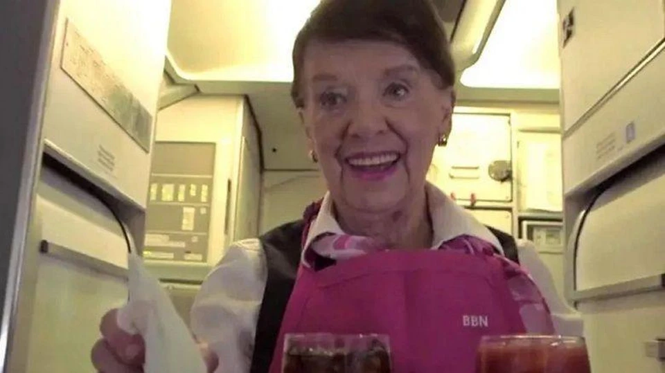 Бетт Нэш, стюардесса с самым большим стажем в мире, умерла в возрасте 88 лет после почти 70 лет непрерывной работы. Фото:rupor.md