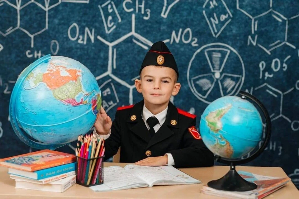 Артемий Федоров учится в кадетской школе.