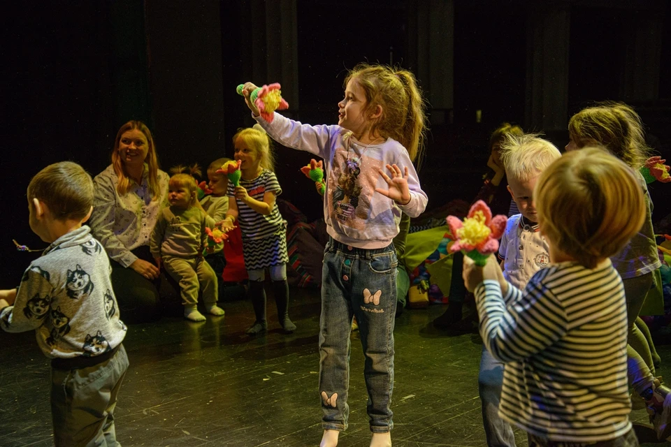 Театр способен и развлечь и научить. Фото - сайт новокузнецкого кукольного театра "Сказ"