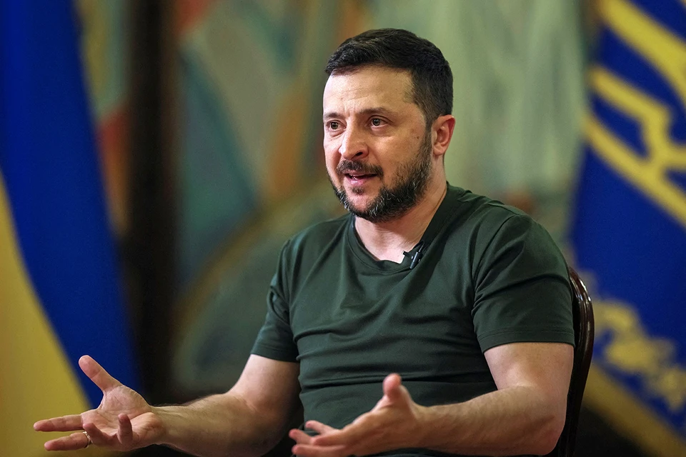 Президентский срок Зеленского истек, но он остался у власти, наплевав на Конституцию Украины.