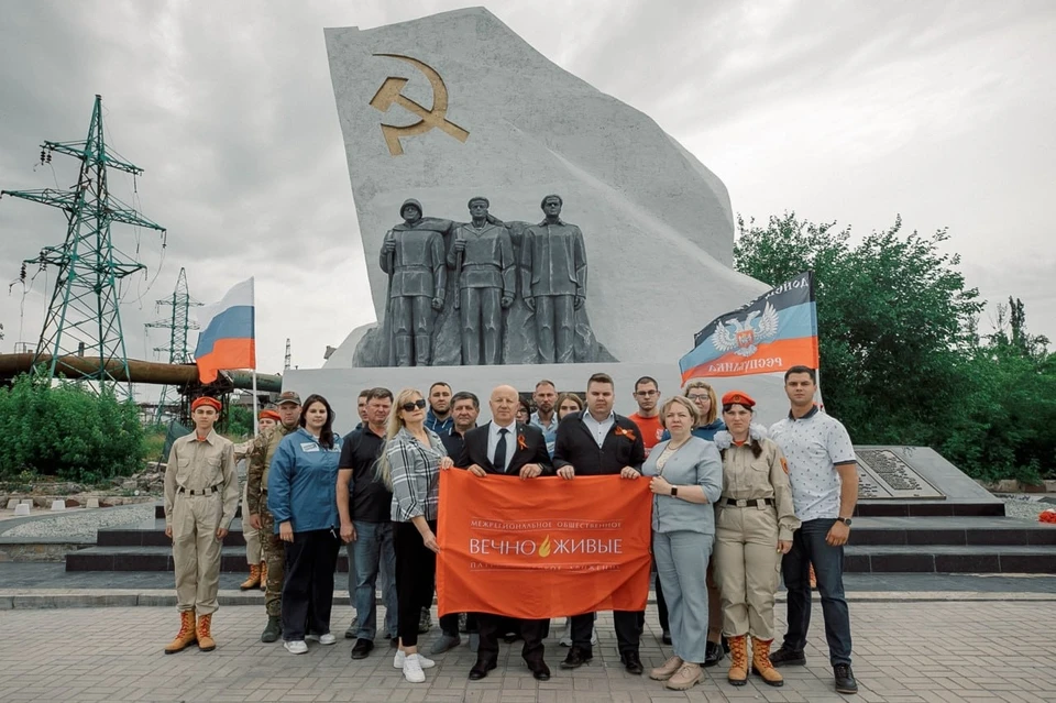 Память героев Великой Отечественной войны почтили в Мариуполе. Фото: ТГ/Моргун