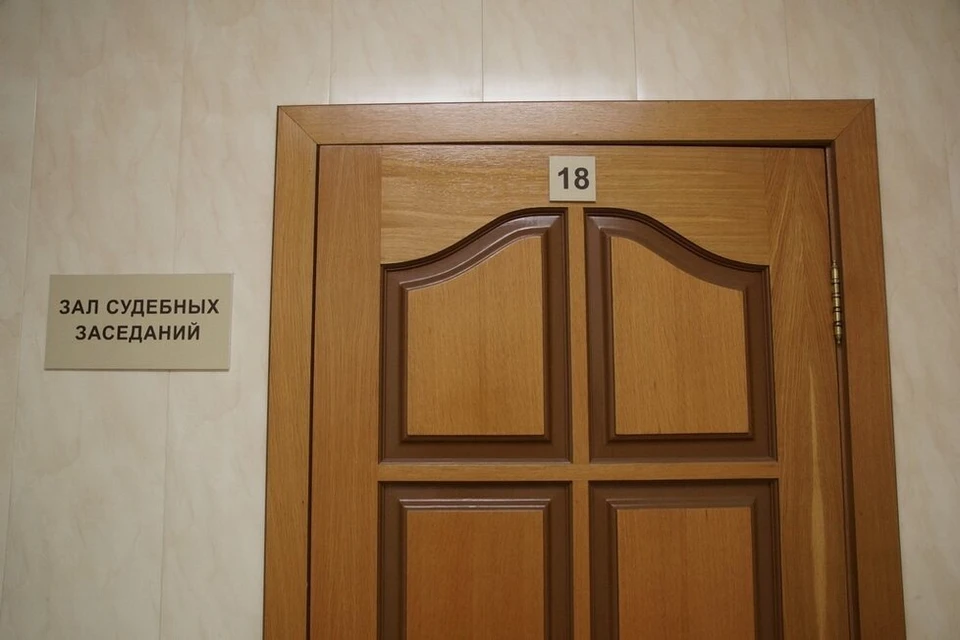 Женщина пообещала потерпевшему минимизировать последствия уголовного преследования с помощью взяток сотрудникам надзорного ведомства и суда на сумму 3,3 млн рублей