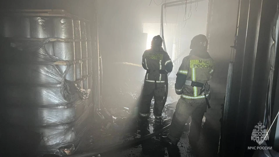 Женщина пострадала при пожаре на производственном цехе в Дзержинске
