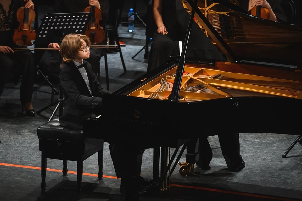 В фестивале примет участие юный пианист Лев Бакиров. Фото: Андрей Чунтомов.