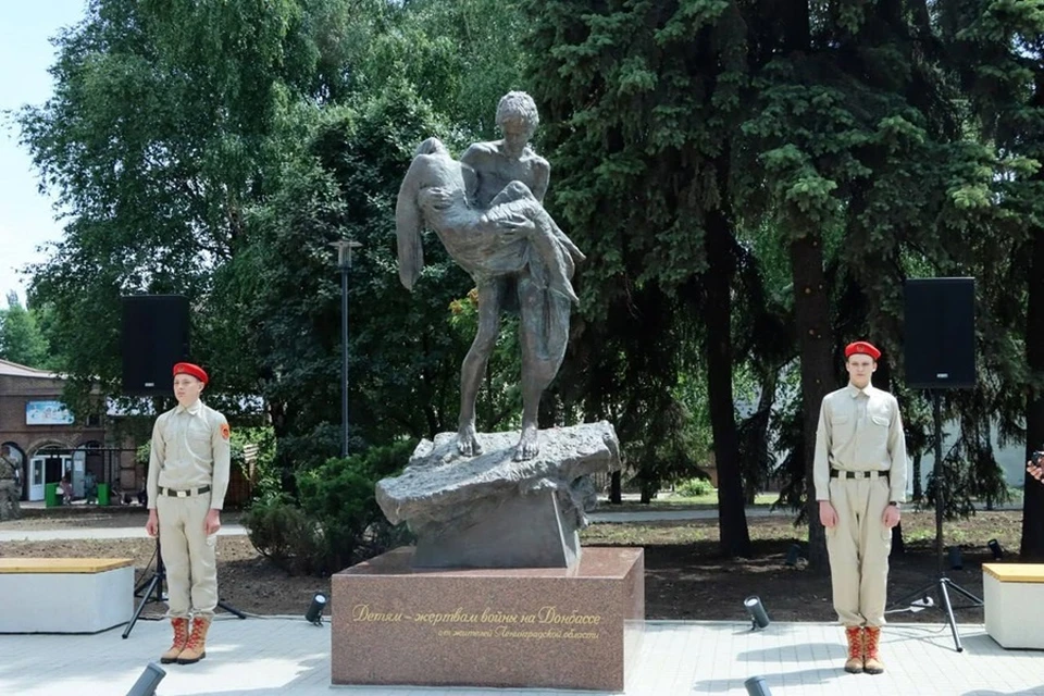 В Енакиево ДНР открыли памятник погибшим детям. Фото: ТГ/Чертков