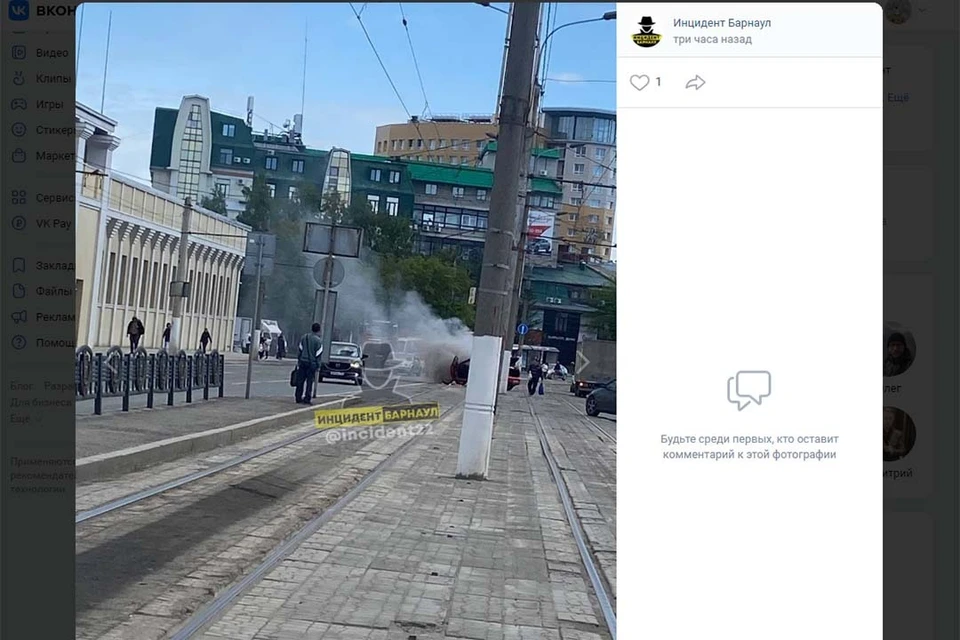 Из-за возгорания автомобиля встало движение трамваев. Скриншот поста в группе vk.com/incident22
