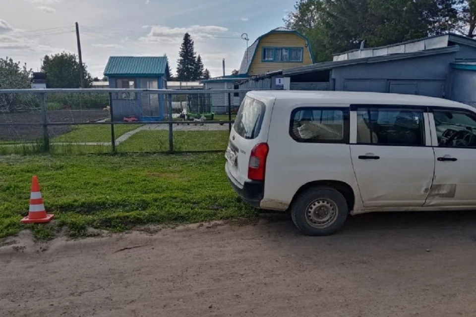 «Тойота» со знаком «Инвалид» сбила 6-летнего ребенка в новосибирском СНТ. Фото: ГИБДД по Новосибирску.