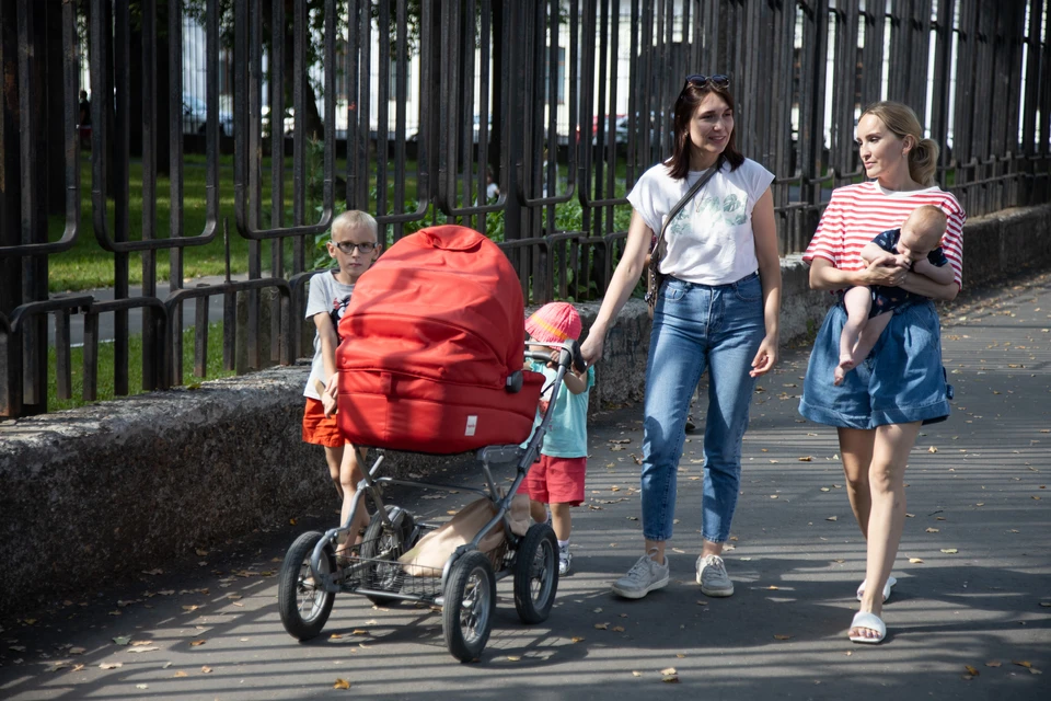 Семьям с двумя детьми на среднюю зарплату в Волгограде не разгуляться.