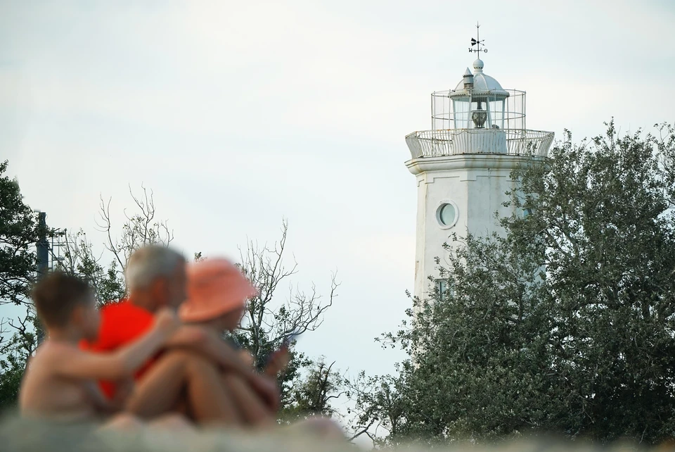 Белосарайский маяк на побережье Азовского моря в ДНР работает почти 190 лет
