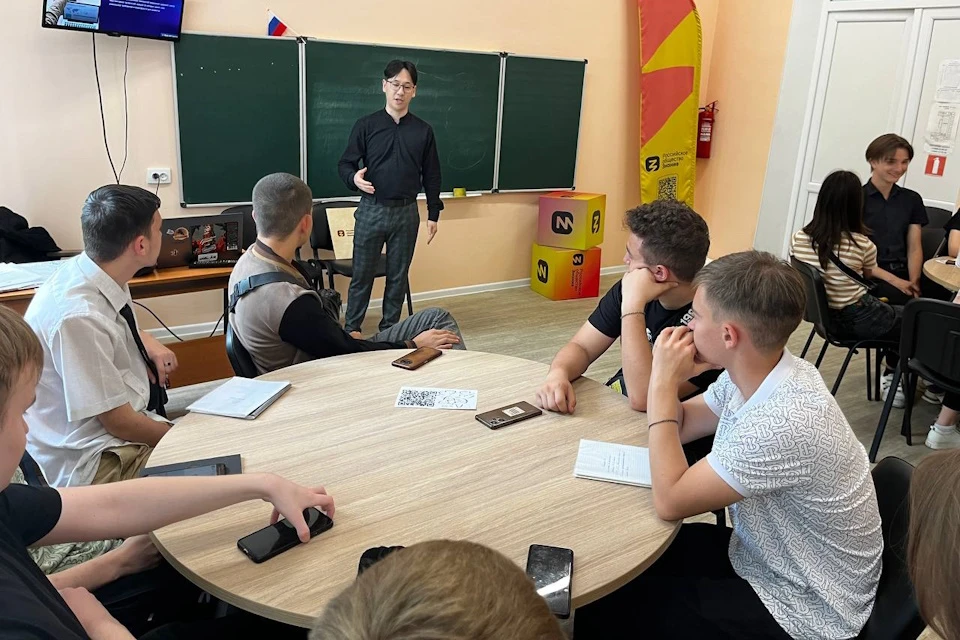 Ученики школ Геническа обсудили с медиаэкспертами профессии будущего