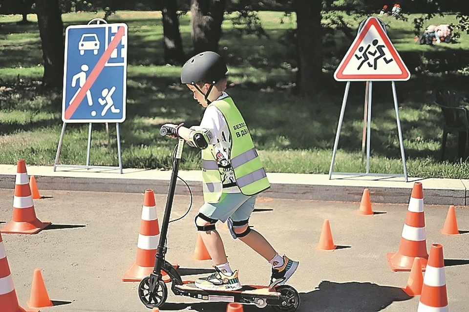 Время напомнить школьникам, как себя вести на дороге. Фото: Дарья РАТНИКОВА/ООО «ДБО»