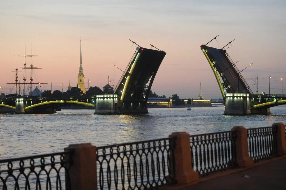 Петербург вошел в тройку самых популярных направлений в июне.