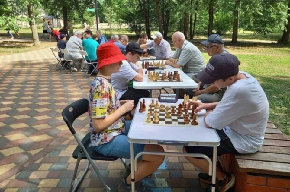 В парке Иванова начали играть в шахматы. ФОТО: администрация Иванова