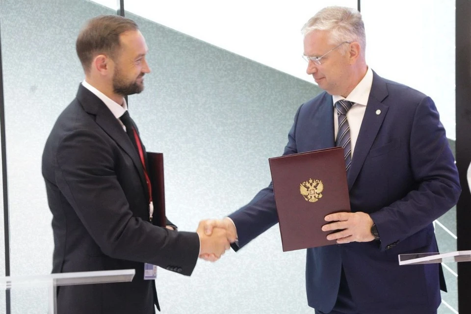 Сбер заключил соглашение с правительством Вологодской области на ПМЭФ-2024. Фото: пресс-служба Сбербанка.