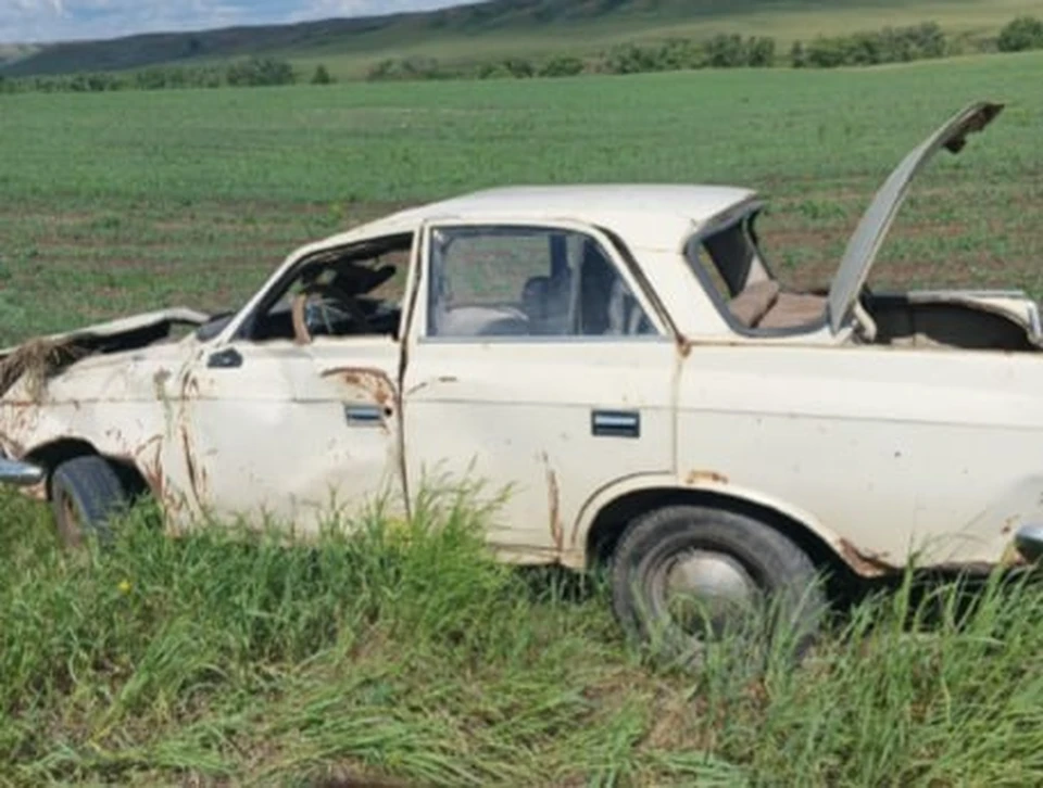 67-летний водитель автомобиля «Москвич-412» при обгоне не справился с управлением и съехал в кювет