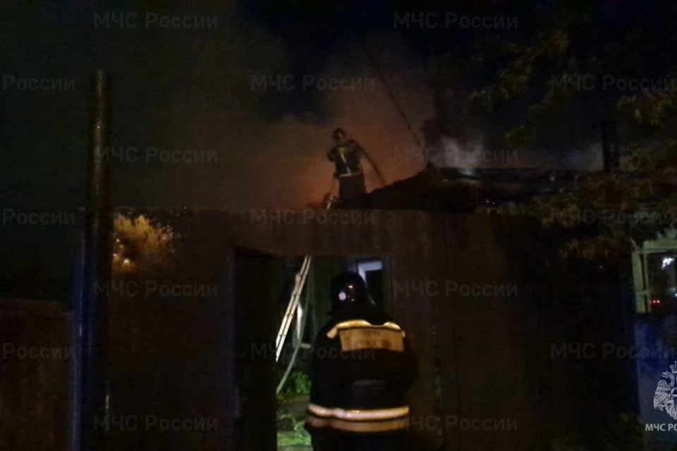 45-летний мужчина получил ожоги на крупном пожаре в Иркутске.