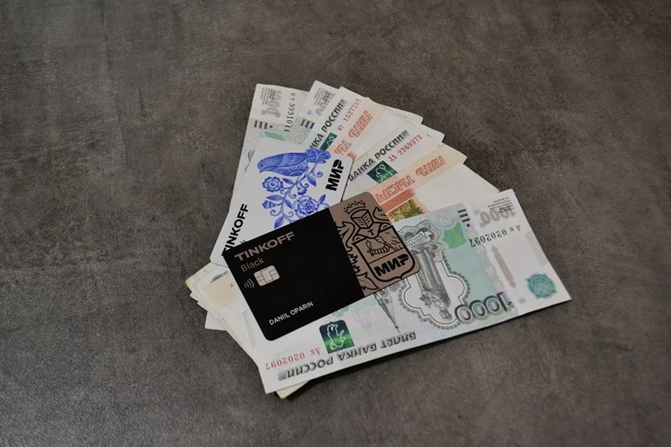С банковской карты участника застолья пропали 60 тысячи рублей в Хабаровском крае