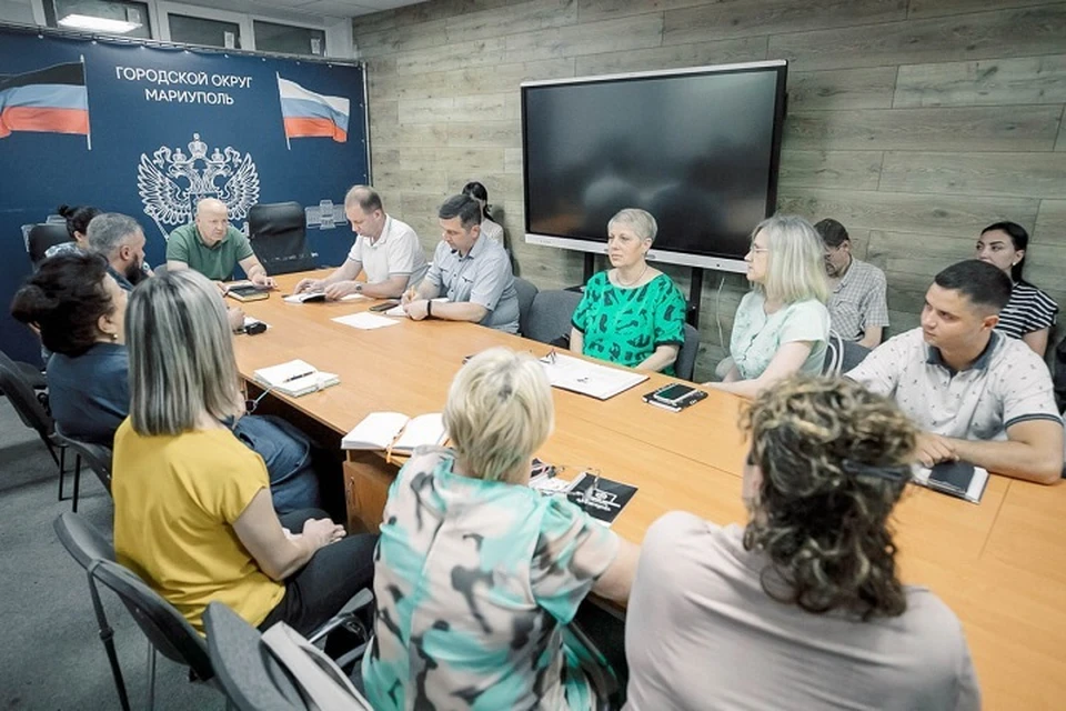 Глава Мариуполя встретился с представителями 27 общественных организаций города. Фото: ТГ/Моргун