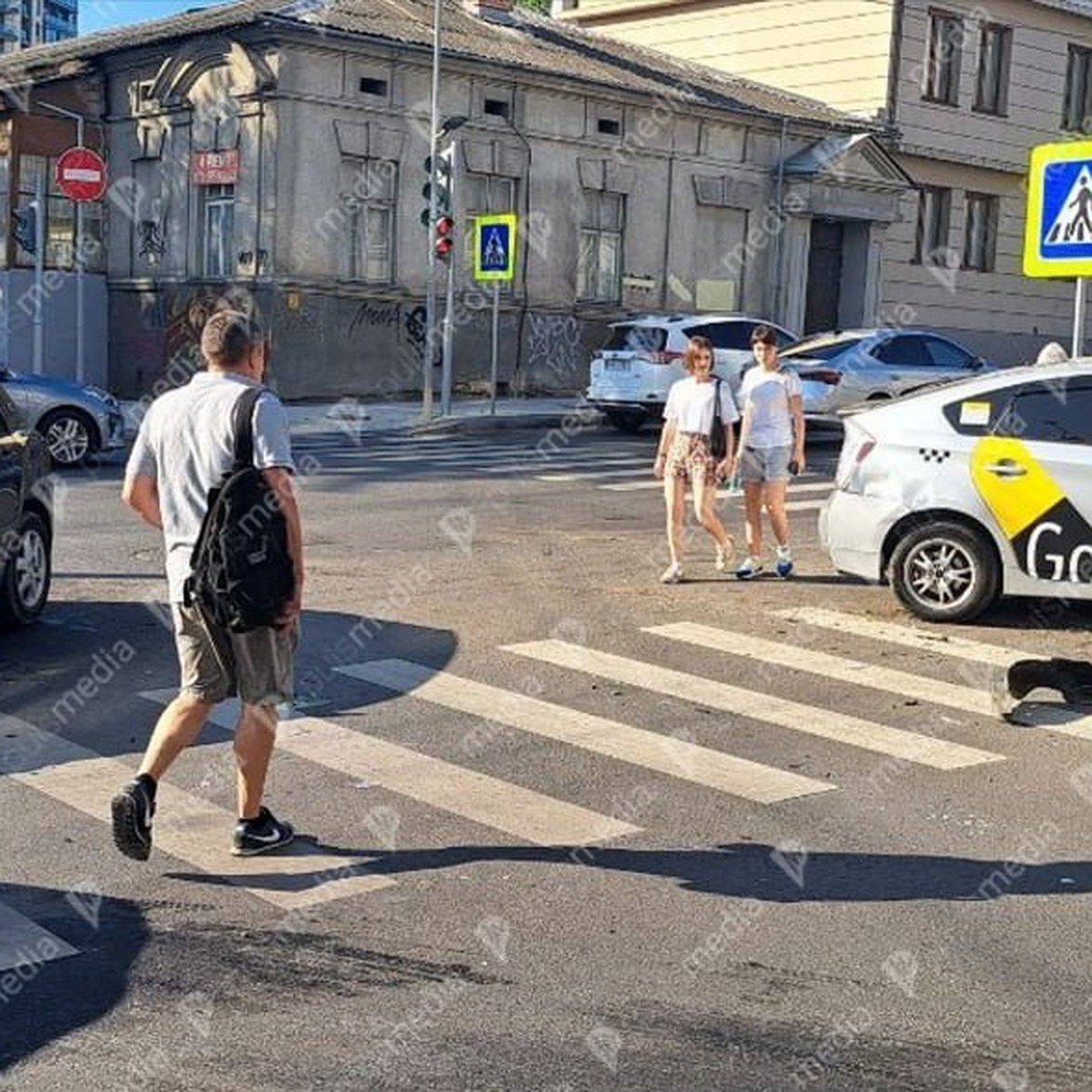 Бой Тайот: В центре Кишинева столкнулись автомобили и снесли светофор –  пострадали такси и водительская гордость - MD.KP.MEDIA