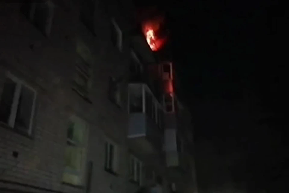 Пожар произошел в квартире на пятом этаже. Фото: телеграм-канал ГУ МЧС России по Тверской области