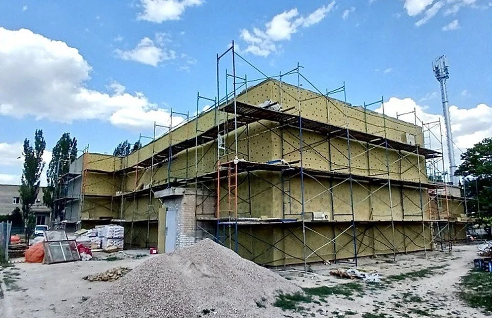 В спортивной школе "Колос", расположенной в поселке Акимовка Запорожской области стартовали отделочные работы. ФОТО: пресс-служба компании "Единый заказчик в сфере строительства"