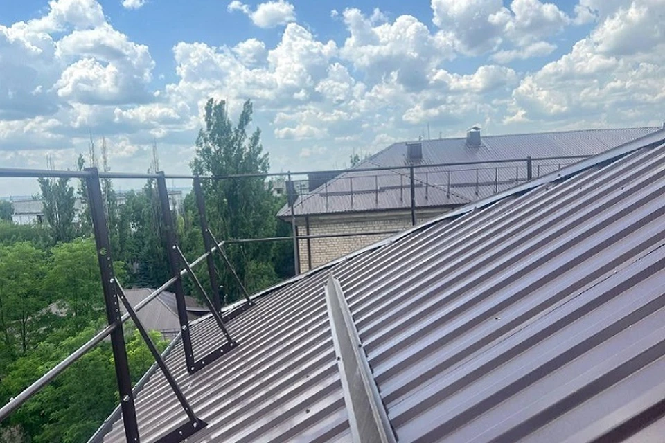 Специалисты капитально отремонтировали крышу школы. Фото: Правительство Магаданской области