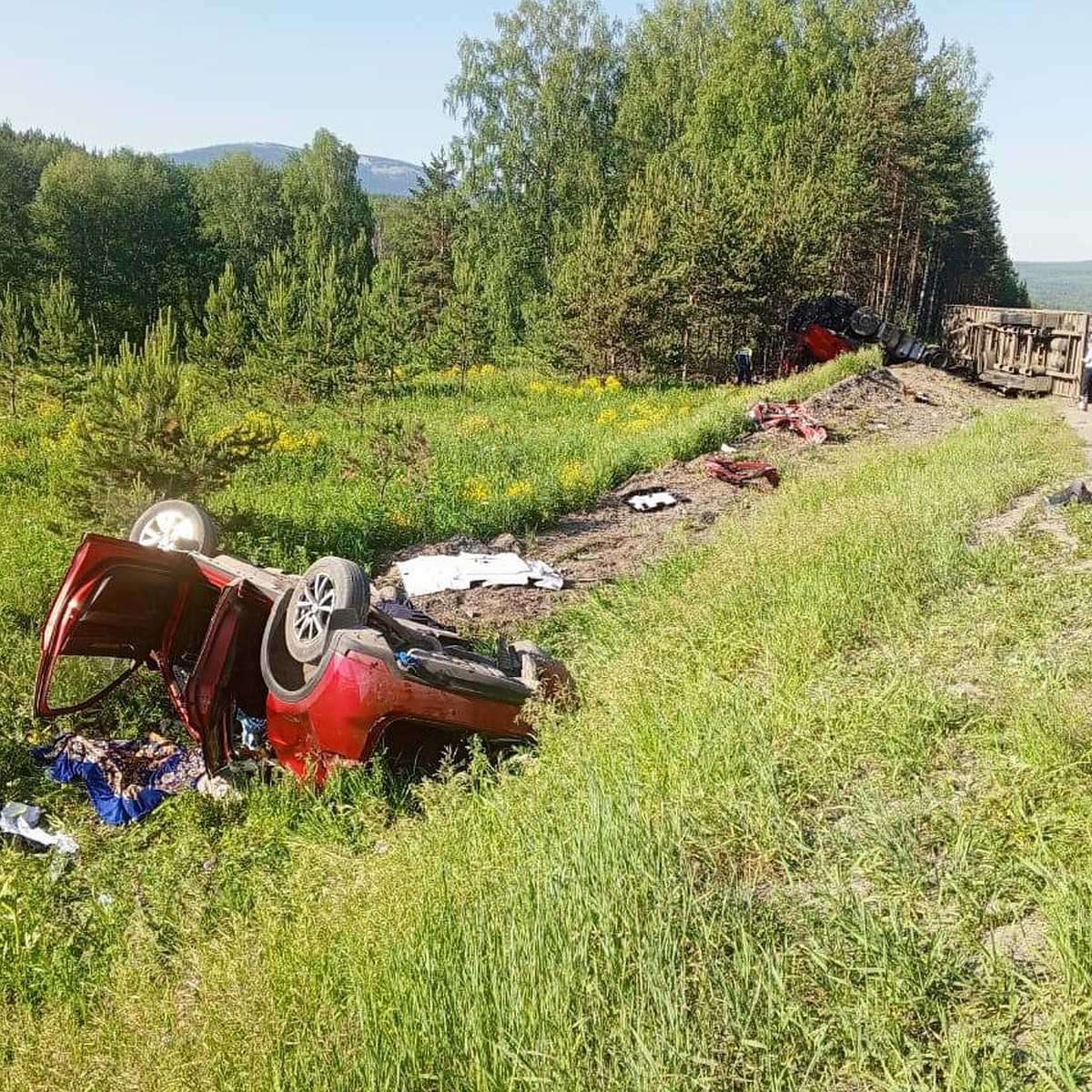 Выжил только ребенок: в Челябинской области грузовик выехал на встречку и  устроил аварию с двумя погибшими - KP.RU