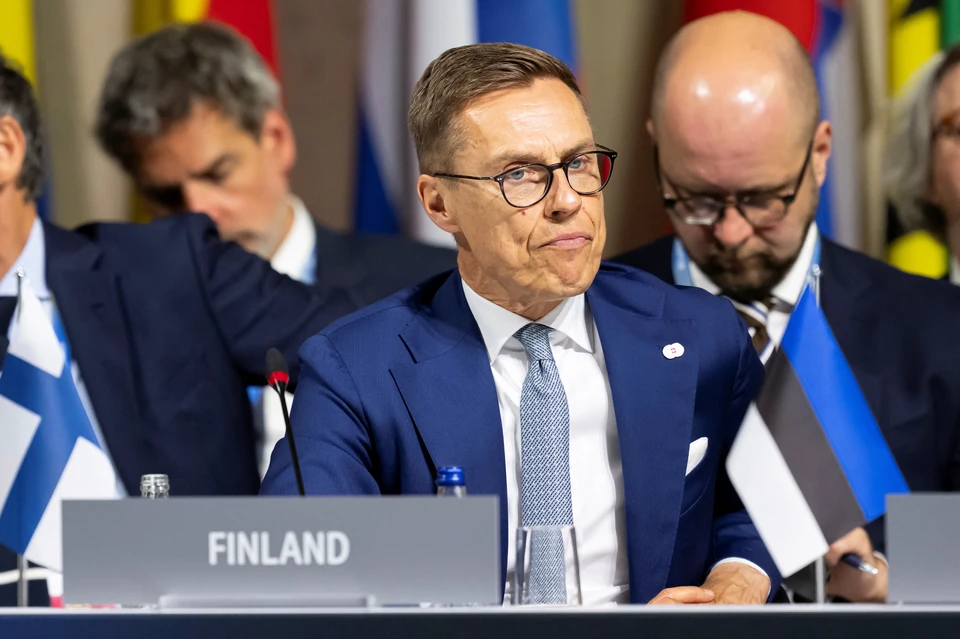 Президент Финляндии пожаловался на "вторжение" России в его страну.